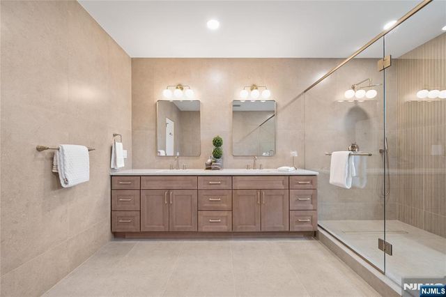 24 Richard Scott Court, North Haledon, NJ 07508