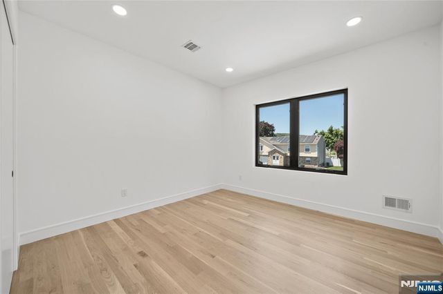 24 Richard Scott Court, North Haledon, NJ 07508