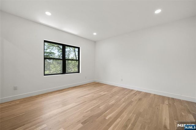 24 Richard Scott Court, North Haledon, NJ 07508