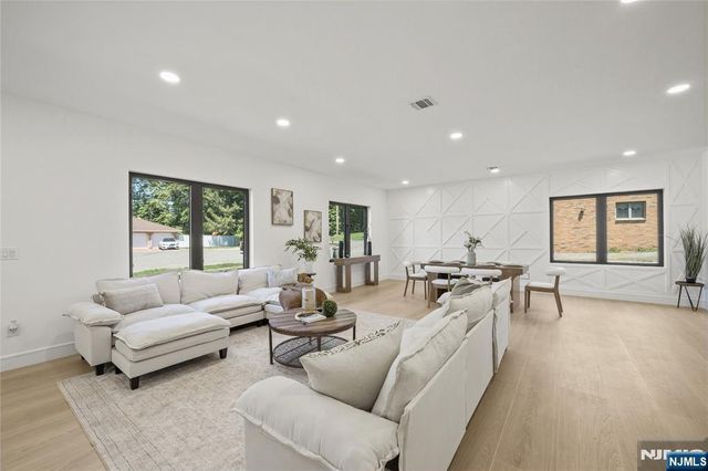 24 Richard Scott Court, North Haledon, NJ 07508