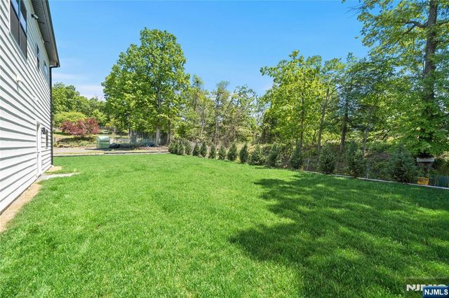 24 Richard Scott Court, North Haledon, NJ 07508