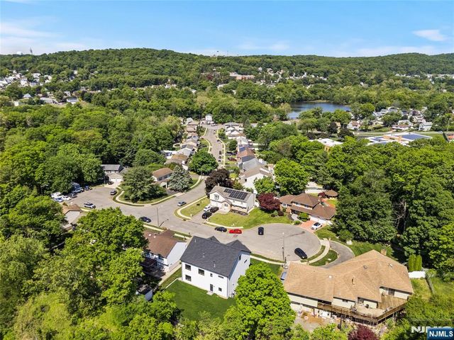 24 Richard Scott Court, North Haledon, NJ 07508