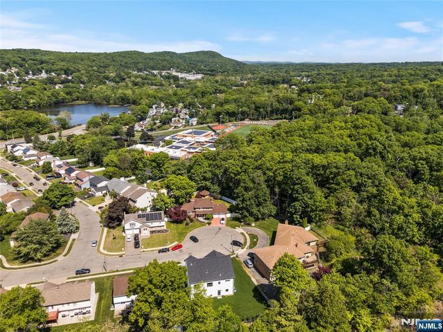 24 Richard Scott Court, North Haledon, NJ 07508