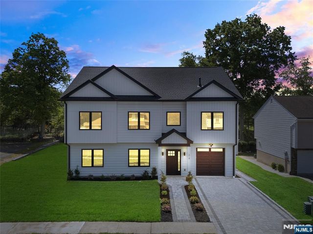 24 Richard Scott Court, North Haledon, NJ 07508