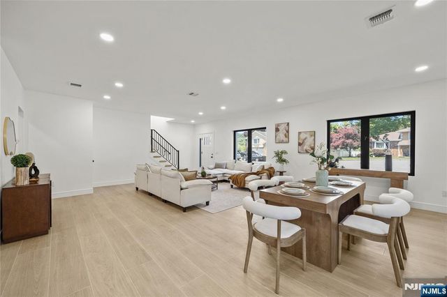 24 Richard Scott Court, North Haledon, NJ 07508