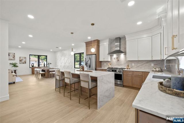 24 Richard Scott Court, North Haledon, NJ 07508