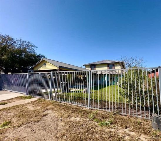 138 Valle Vista Drive, Elsa, TX 78543