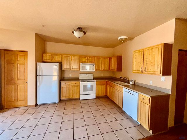 1626 EVERGREEN DR, Rapid City, SD 57702