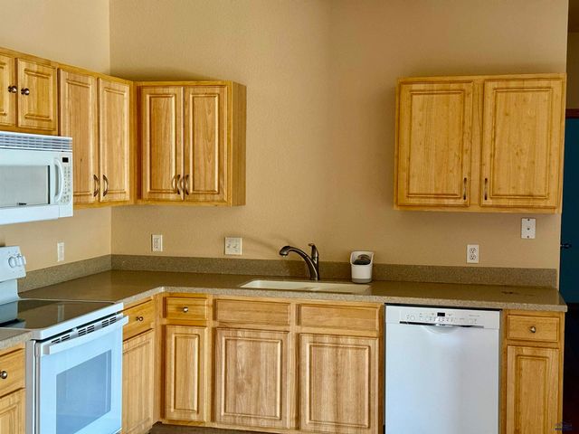 1626 EVERGREEN DR, Rapid City, SD 57702