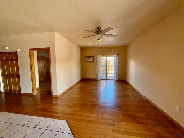 1626 EVERGREEN DR, Rapid City, SD 57702