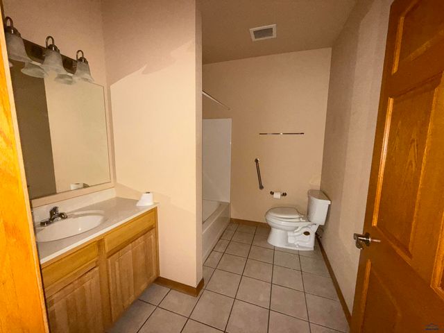 1626 EVERGREEN DR, Rapid City, SD 57702