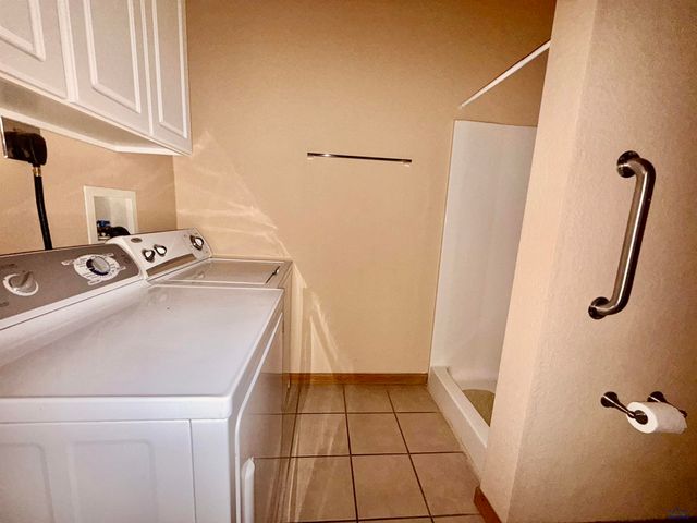 1626 EVERGREEN DR, Rapid City, SD 57702