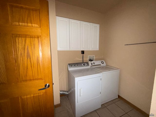 1626 EVERGREEN DR, Rapid City, SD 57702