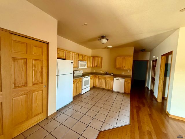 1626 EVERGREEN DR, Rapid City, SD 57702