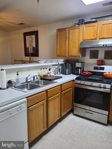 6602 Lake Park Dr Apt T2, Greenbelt, MD 20770