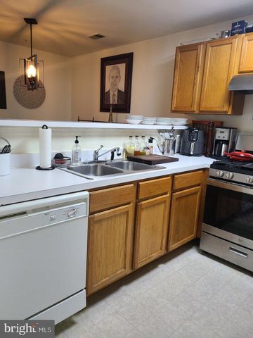6602 Lake Park Dr Apt T2, Greenbelt, MD 20770