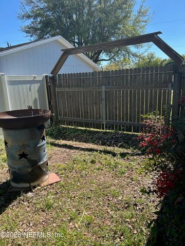 708 N CHAPEL Street, Bunnell, FL 32110