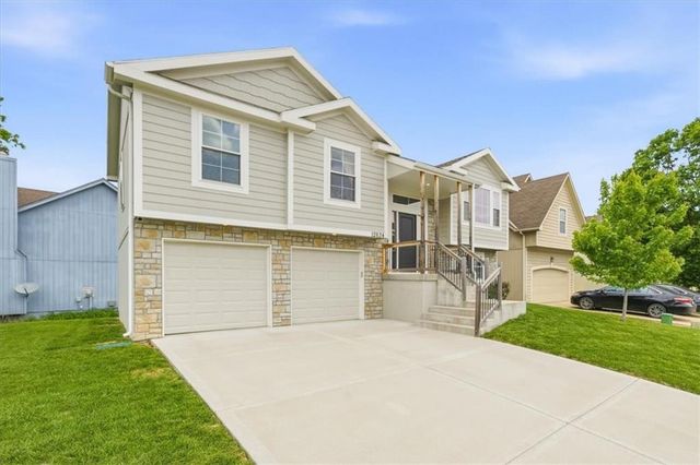 12634 Fountain Lake Circle, Grandview, MO 64030