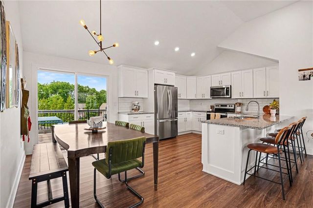 12634 Fountain Lake Circle, Grandview, MO 64030