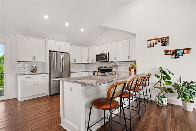 12634 Fountain Lake Circle, Grandview, MO 64030