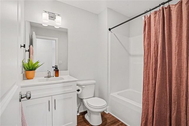 12634 Fountain Lake Circle, Grandview, MO 64030