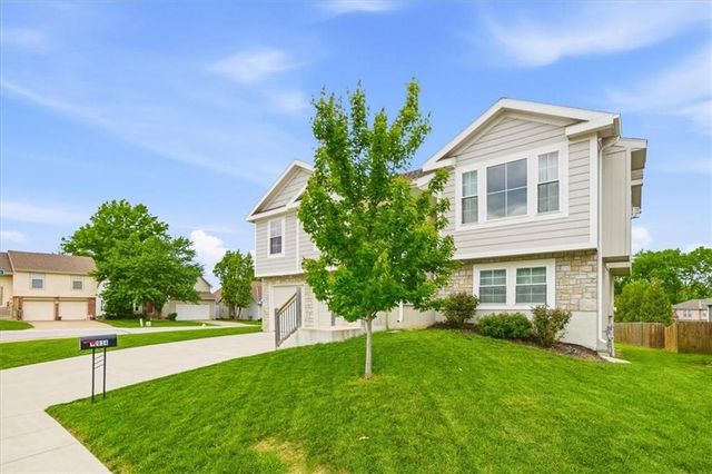12634 Fountain Lake Circle, Grandview, MO 64030