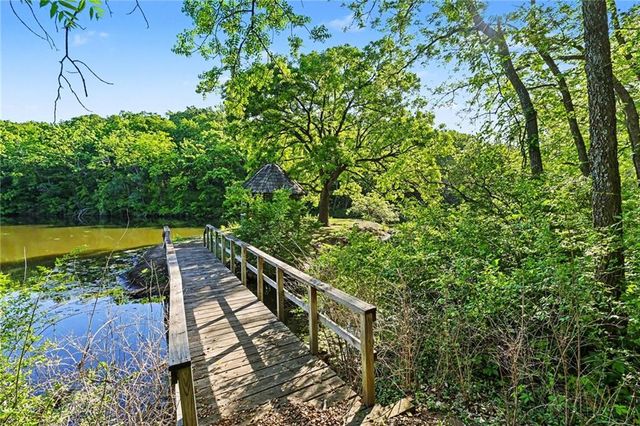 12634 Fountain Lake Circle, Grandview, MO 64030