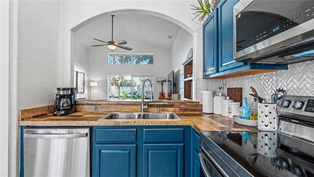 815 WINDSOR ESTATES DRIVE, Davenport, FL 33837