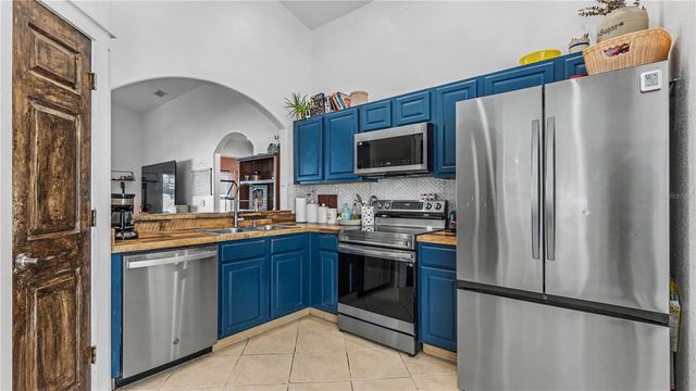 815 WINDSOR ESTATES DRIVE, Davenport, FL 33837