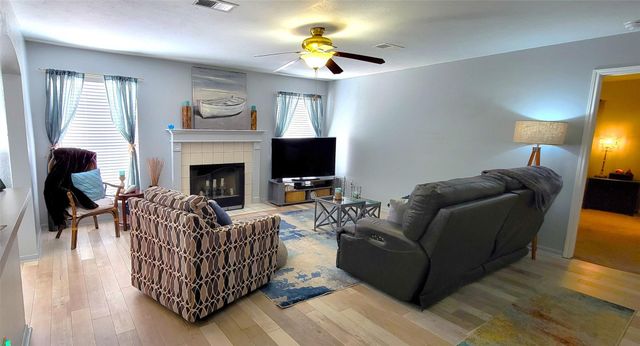 3015 Wood Hollow Drive, League City, TX 77573