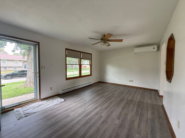 1014 Holly Drive, Norwalk, IA 50211