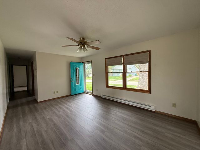 1014 Holly Drive, Norwalk, IA 50211