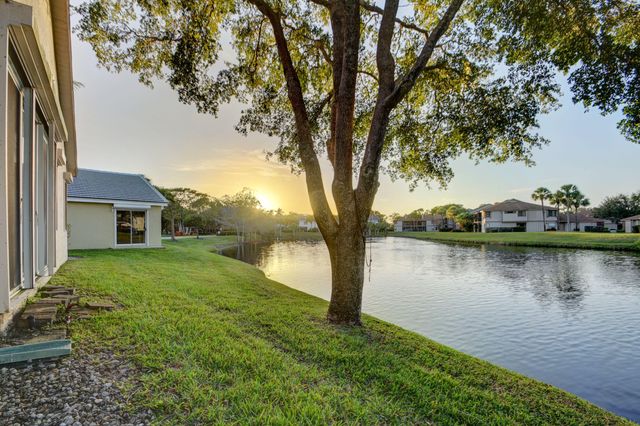 150 Harbor Lake Circle, Greenacres, FL 33413