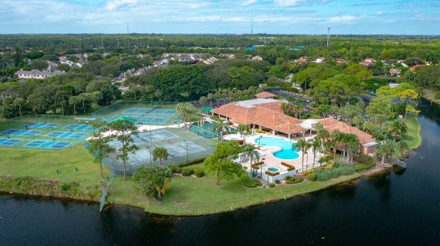 150 Harbor Lake Circle, Greenacres, FL 33413