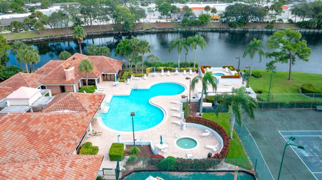 150 Harbor Lake Circle, Greenacres, FL 33413