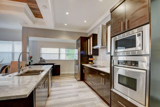 150 Harbor Lake Circle, Greenacres, FL 33413