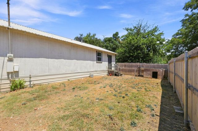 298 7th Street, Honey Grove, TX 75446