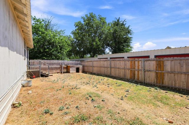 298 7th Street, Honey Grove, TX 75446
