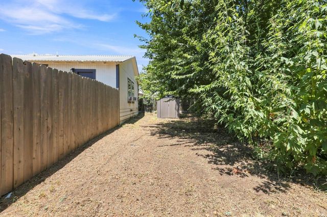 298 7th Street, Honey Grove, TX 75446
