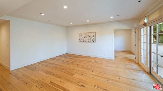 575 S Barrington Avenue 305, Los Angeles, CA 90049