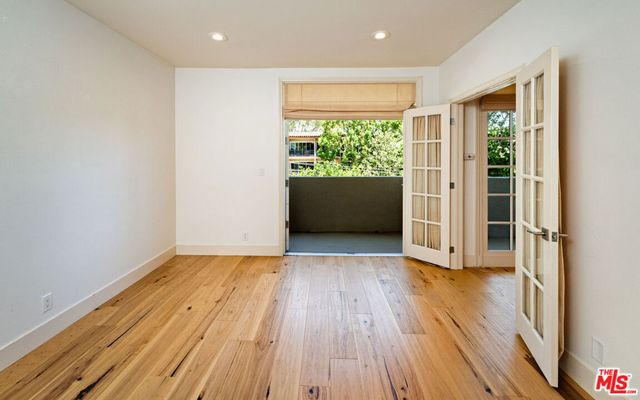 575 S Barrington Avenue 305, Los Angeles, CA 90049