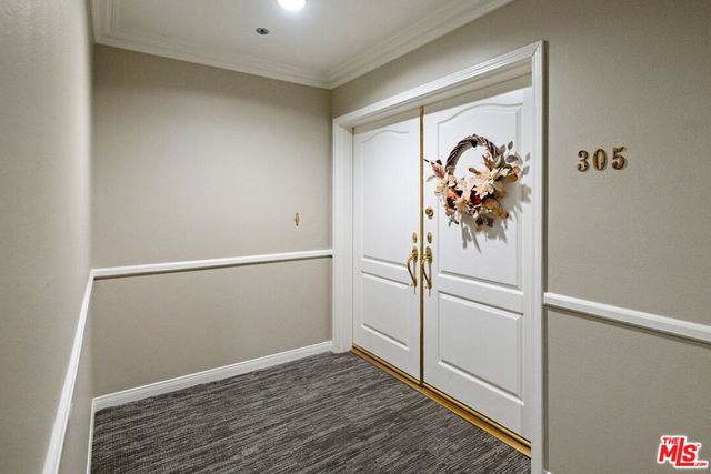 575 S Barrington Avenue 305, Los Angeles, CA 90049