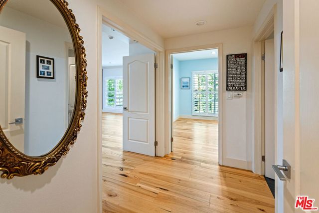 575 S Barrington Avenue 305, Los Angeles, CA 90049