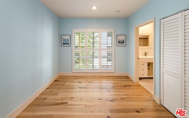 575 S Barrington Avenue 305, Los Angeles, CA 90049