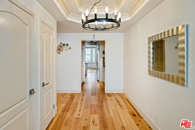 575 S Barrington Avenue 305, Los Angeles, CA 90049