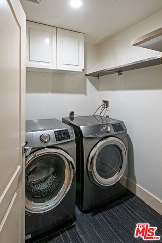 575 S Barrington Avenue 305, Los Angeles, CA 90049