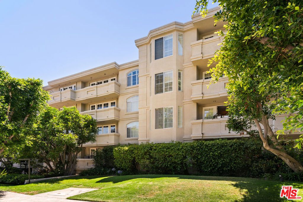 575 S Barrington Avenue 305, Los Angeles, CA 90049
