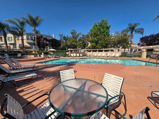 1464 Los Buellis Way, Milpitas, CA 95035