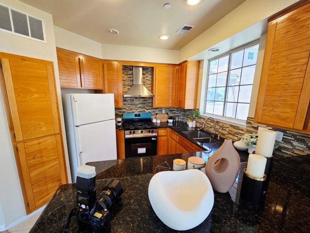 1464 Los Buellis Way, Milpitas, CA 95035