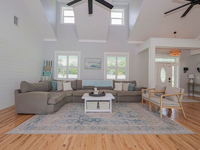 406 9th Court, Vero Beach, FL 32962